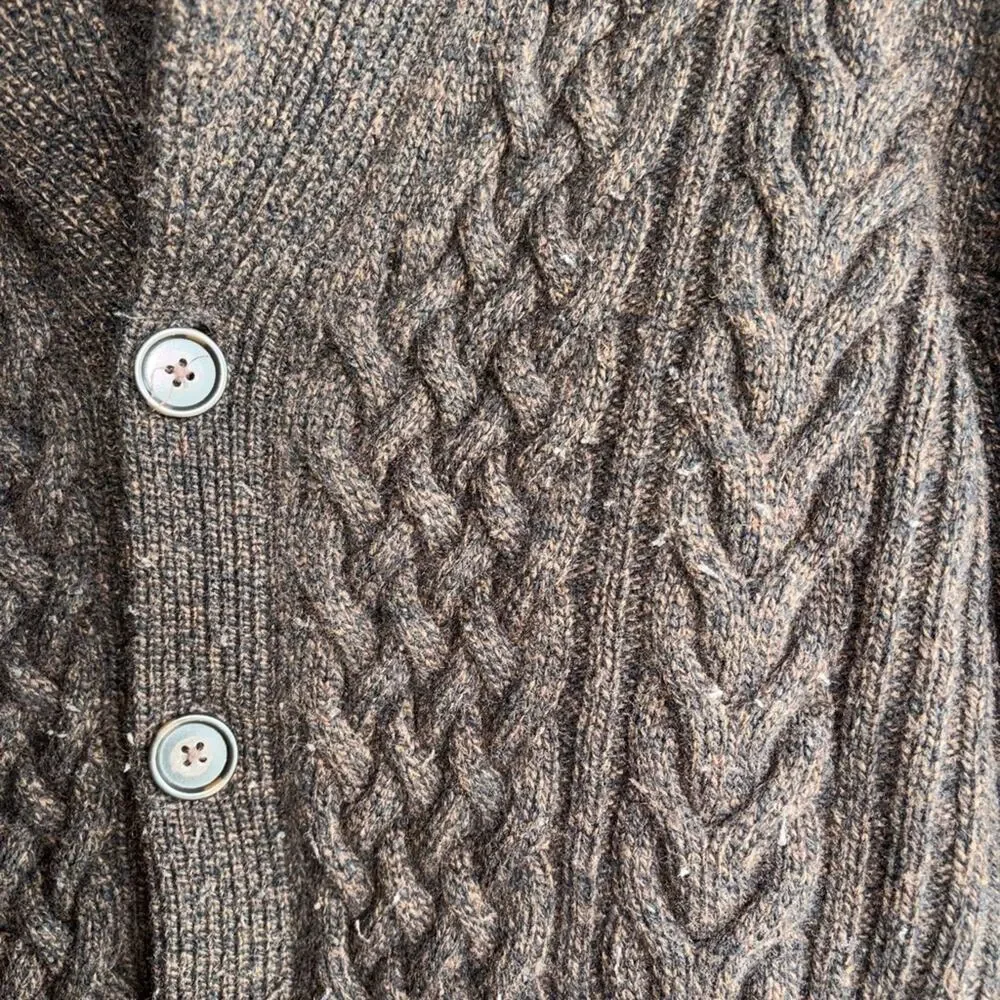 Banana Republic men’s medium Cable Knit Cardigan *needs fabric shaver*